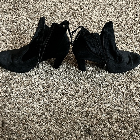 Heeled ankle boots - Picture 2 of 3